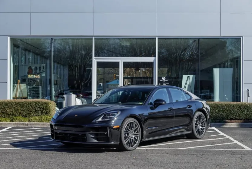 2025 Porsche Panamera 4 photo 1