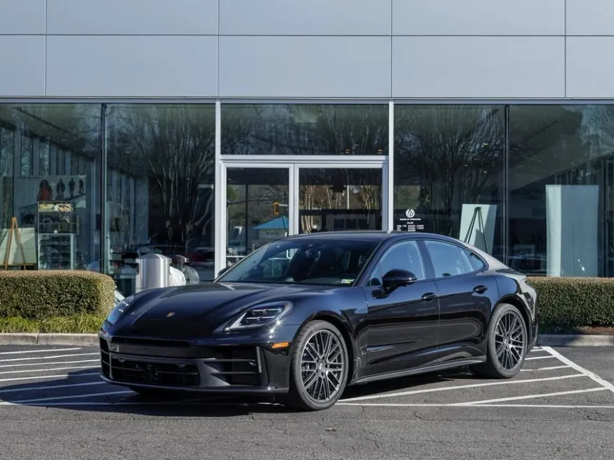 2025 Porsche Panamera 4 photo 1