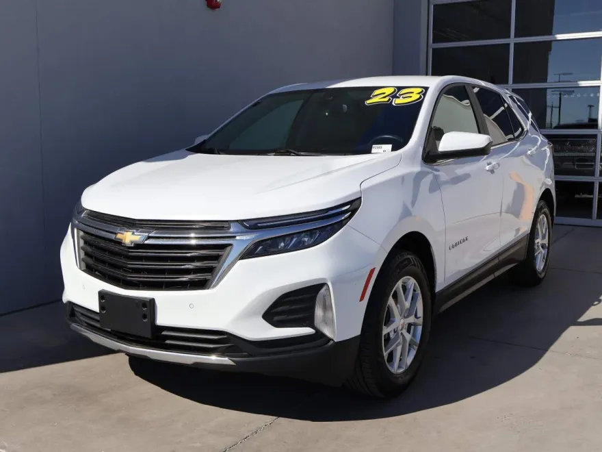2023 Chevrolet Equinox LT photo 1