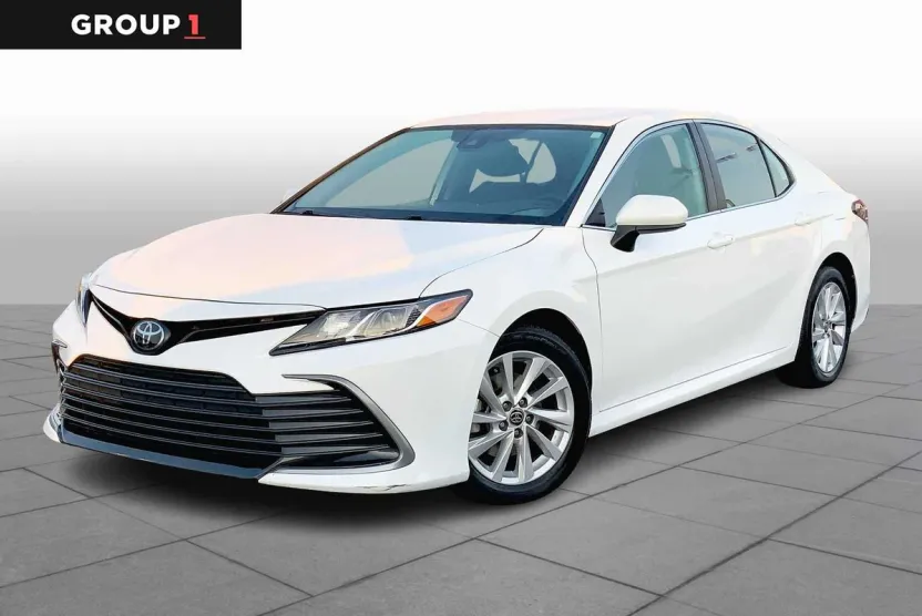 2023 Toyota Camry LE photo 1