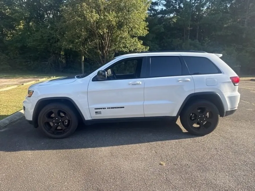 2021 Jeep Grand Cherokee Laredo Freedom photo 1