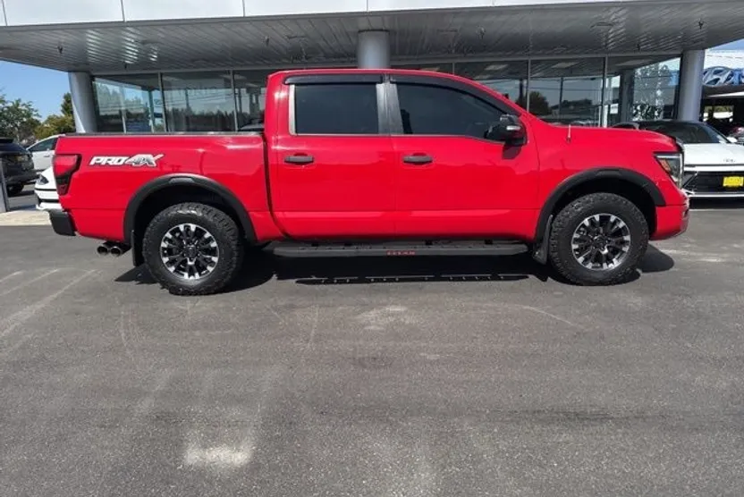 2021 Nissan Titan PRO-4X photo 1