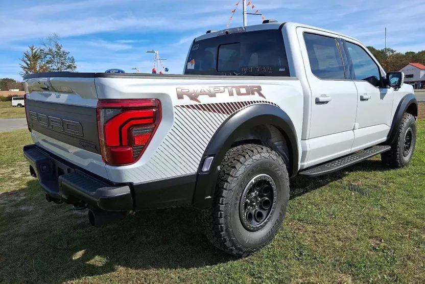 2025 Ford F-150 Raptor photo 1