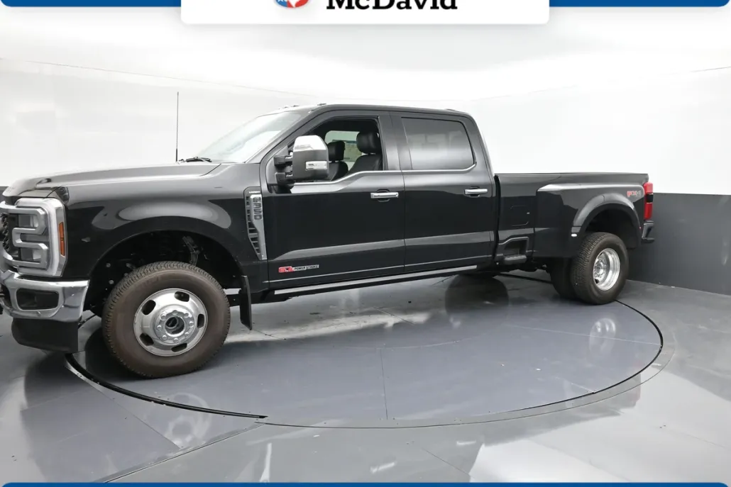 2025 Ford F-350 Lariat photo 1