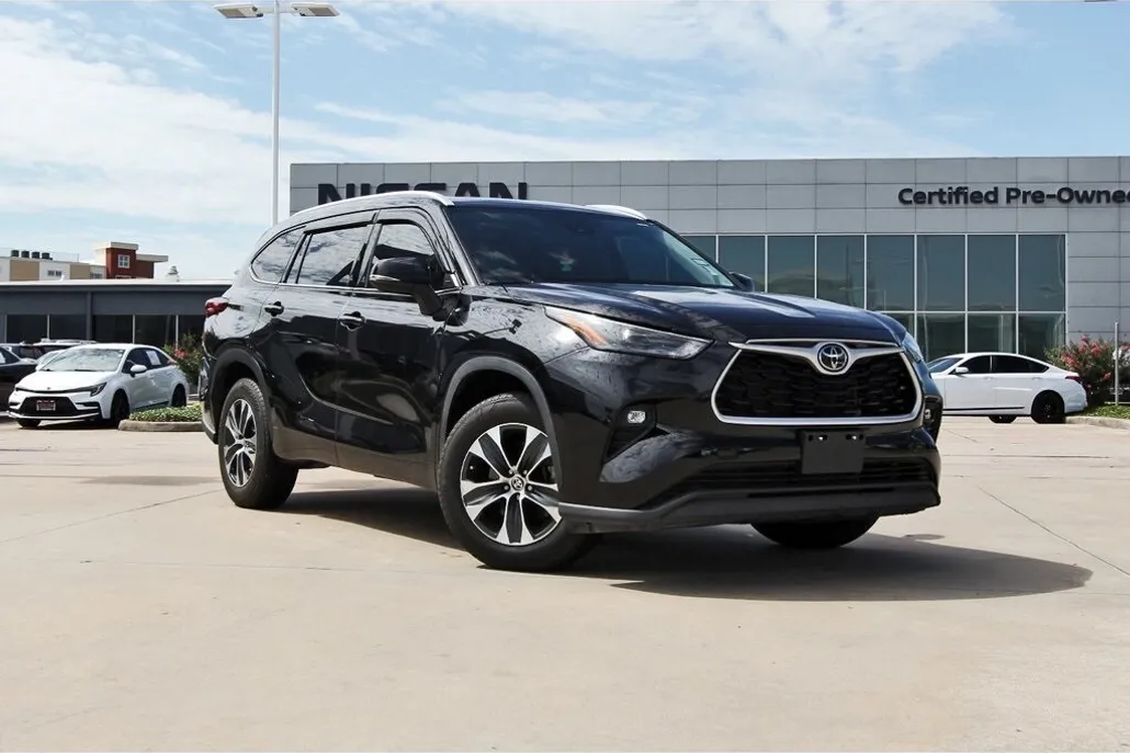 2022 Toyota Highlander XLE photo 1