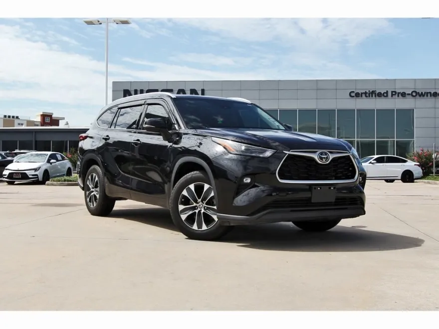 2022 Toyota Highlander XLE photo 1