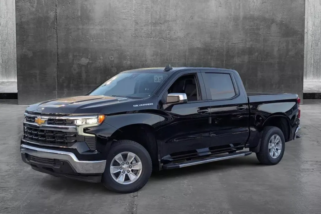 2025 Chevrolet Silverado 1500 LT photo 1