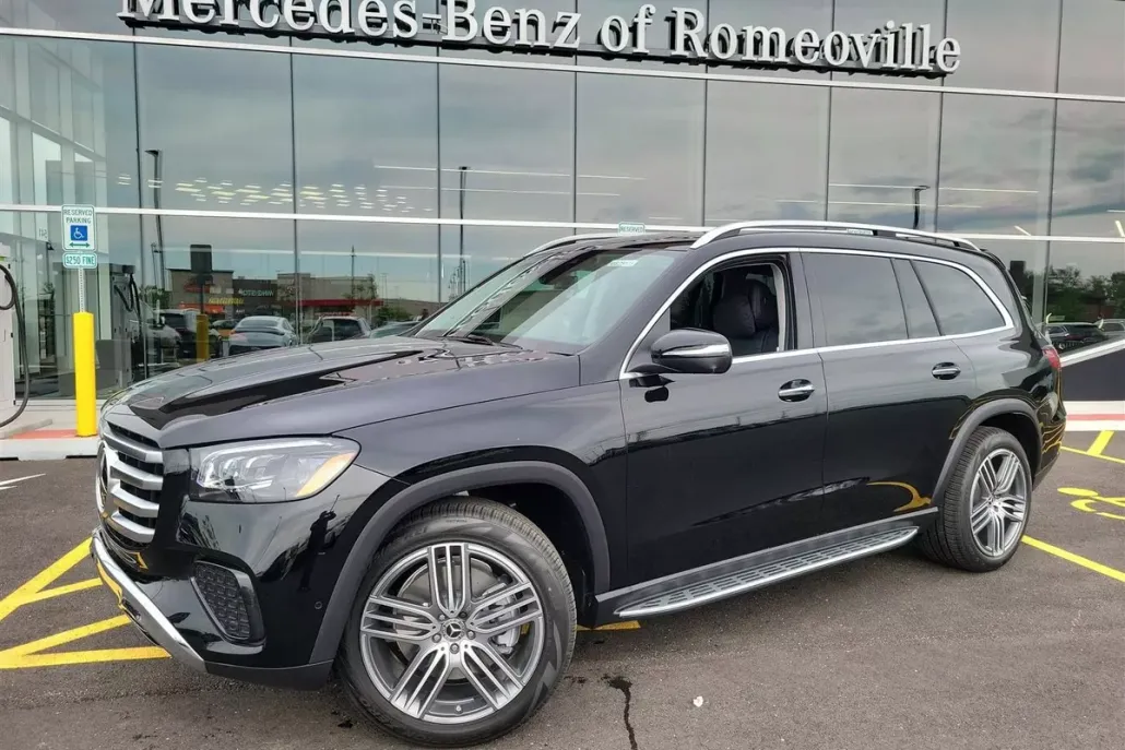 2025 Mercedes Benz GLS 450 4MATIC photo 1
