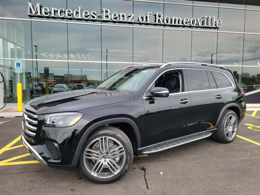 2025 Mercedes Benz GLS 450 4MATIC photo 1