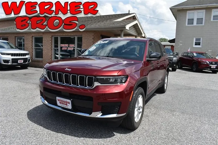 2021 Jeep Grand Cherokee Laredo photo 1