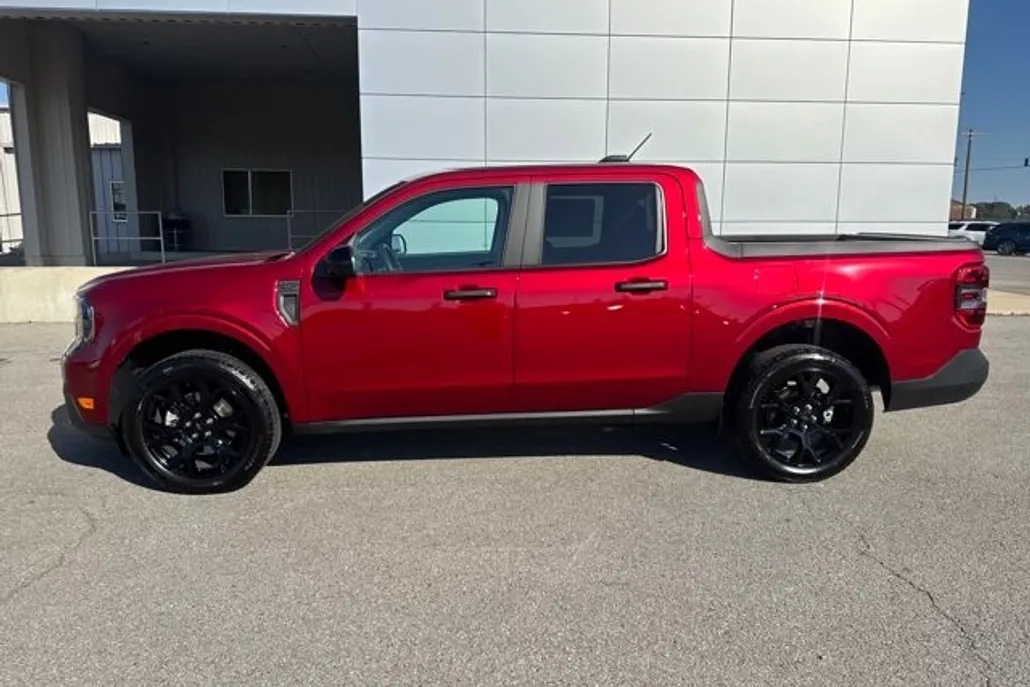 2025 Ford Maverick XLT photo 1
