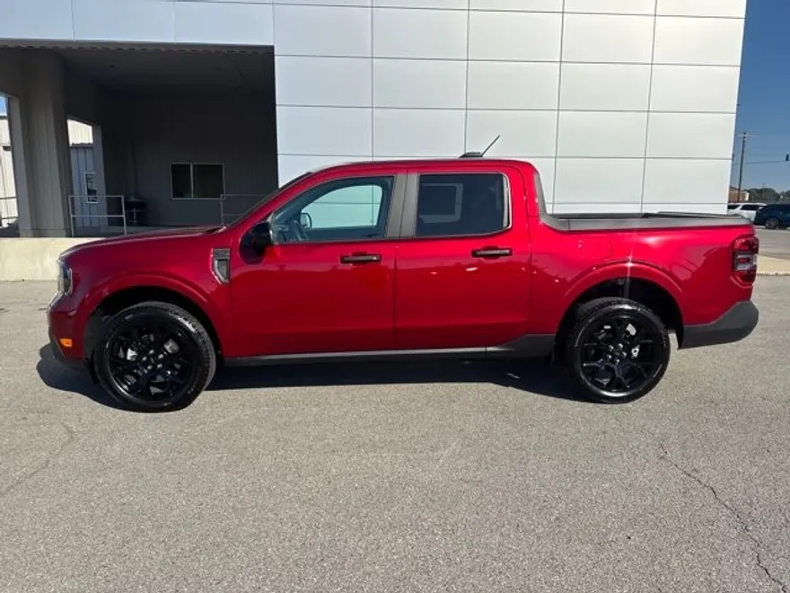 2025 Ford Maverick XLT photo 1