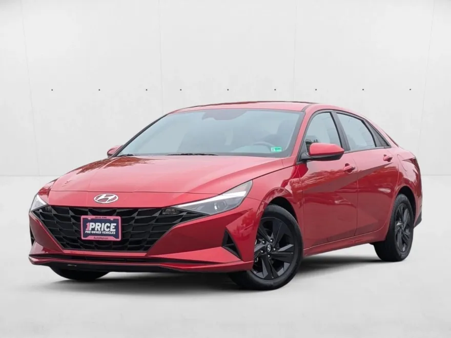2023 Hyundai Elantra SEL photo 1