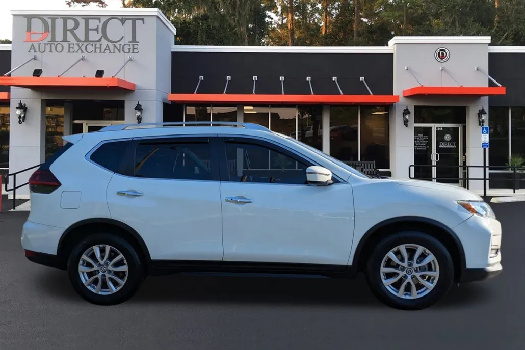 2020 Nissan Rogue SV photo 1
