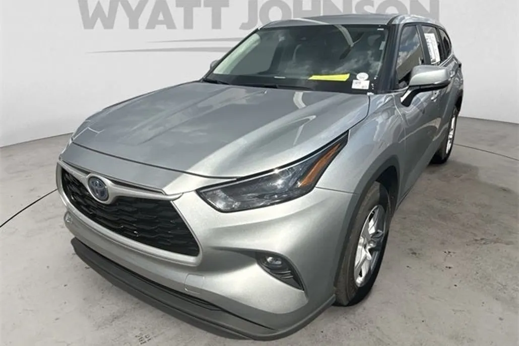 2023 Toyota Highlander Hybrid LE photo 1