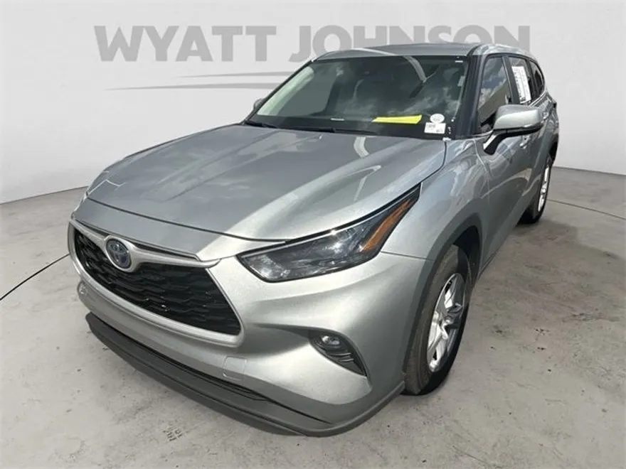 2023 Toyota Highlander Hybrid LE photo 1
