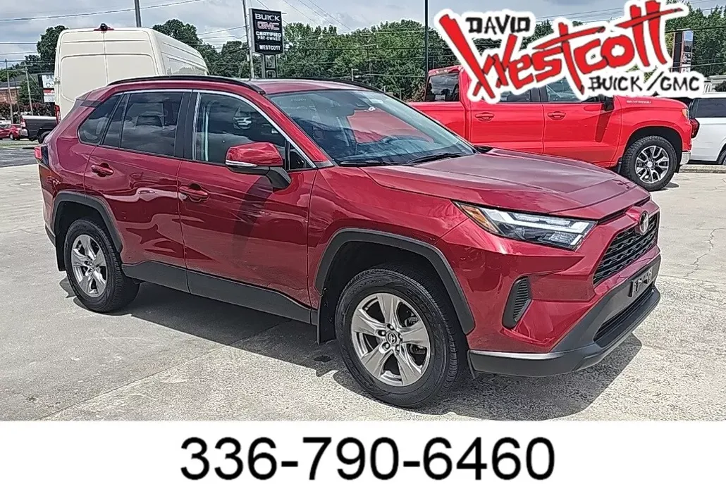 2024 Toyota RAV4 XLE photo 1