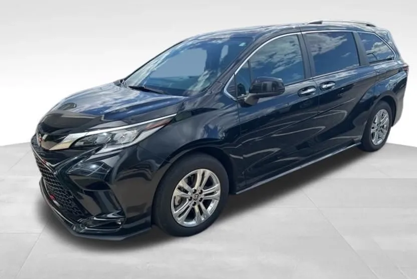 2023 Toyota Sienna XSE photo 1