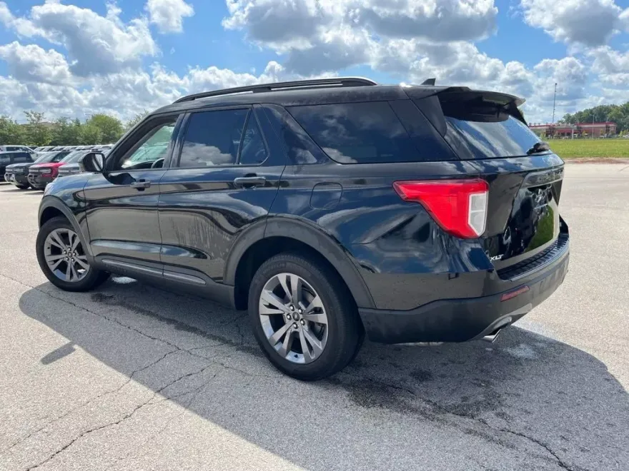 2022 Ford Explorer XLT photo 1