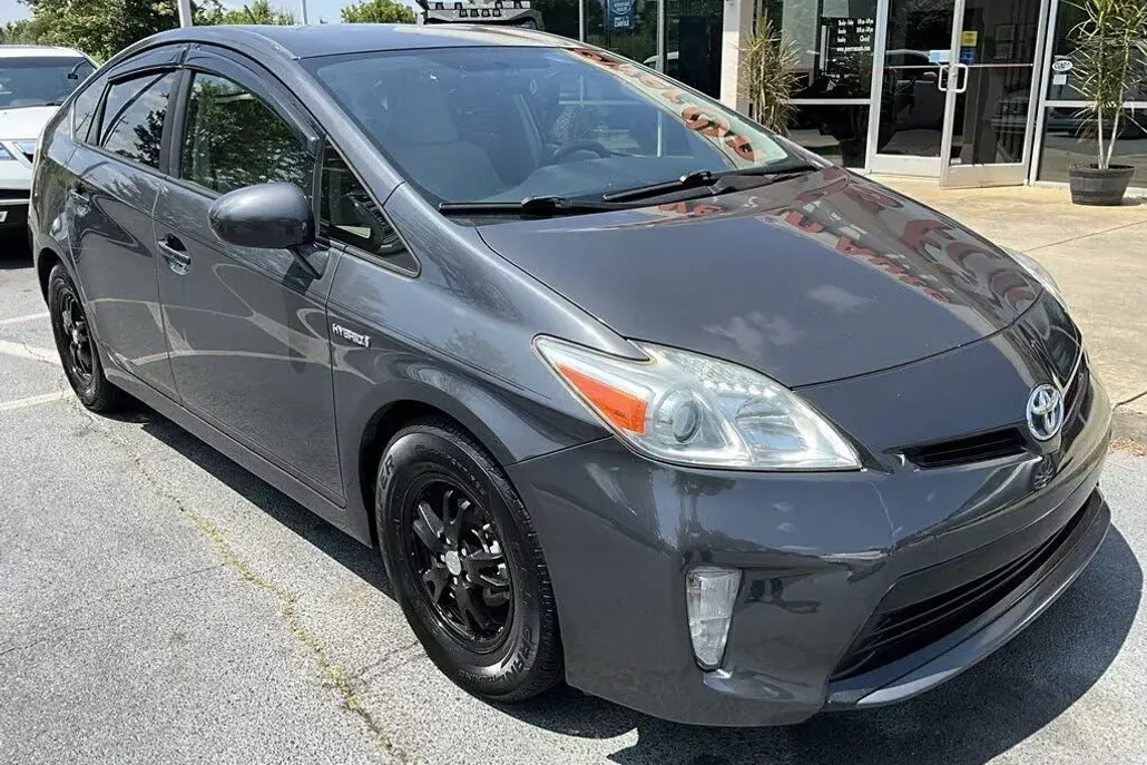 2012 Toyota Prius Two photo 1