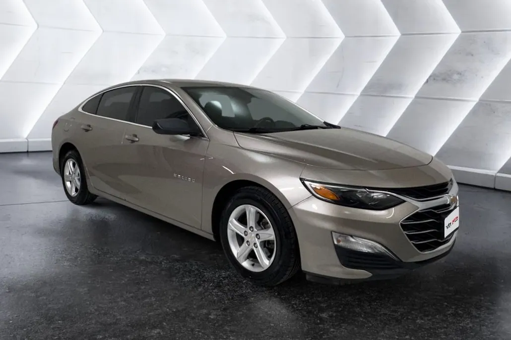2022 Chevrolet Malibu photo 1