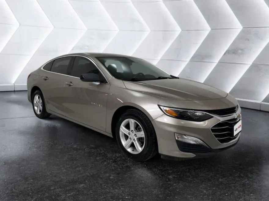 2022 Chevrolet Malibu photo 1