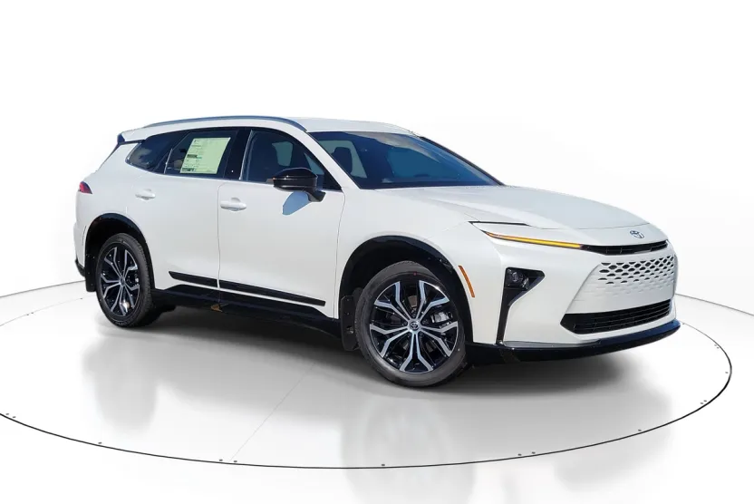 2025 Toyota Crown Signia Limited photo 1