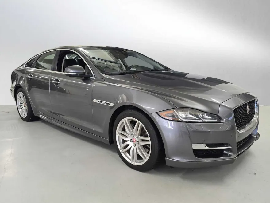 2019 Jaguar XJ R-Sport photo 1