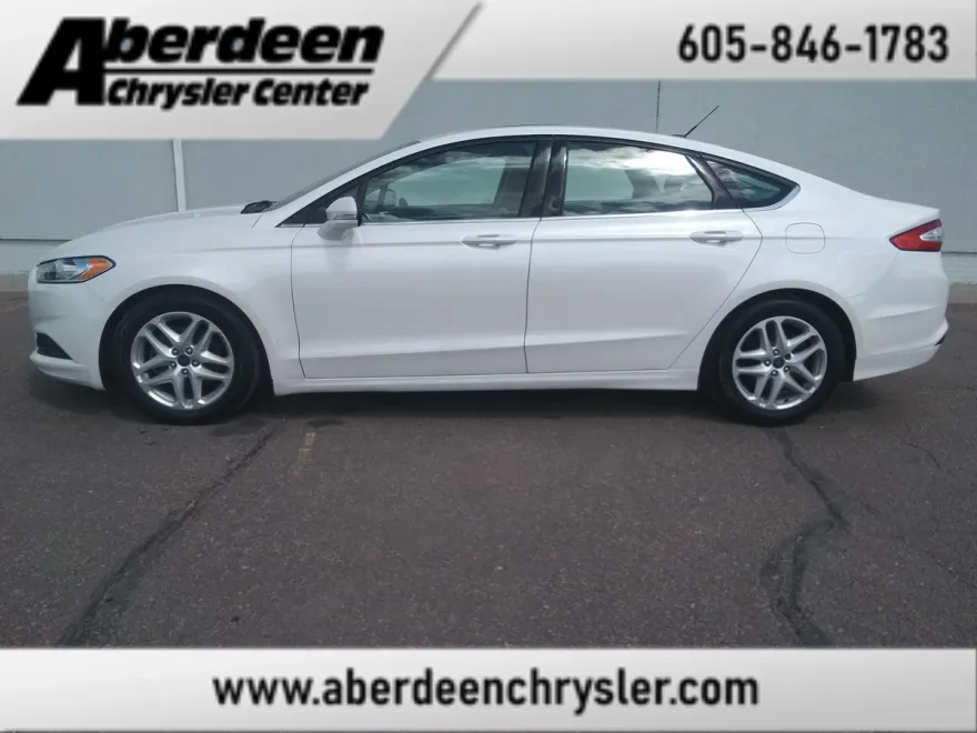 2016 Ford Fusion SE photo 1