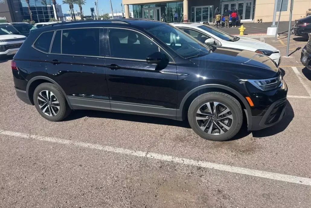 2023 Volkswagen Tiguan S photo 1