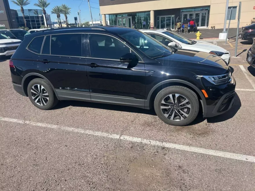 2023 Volkswagen Tiguan S photo 1
