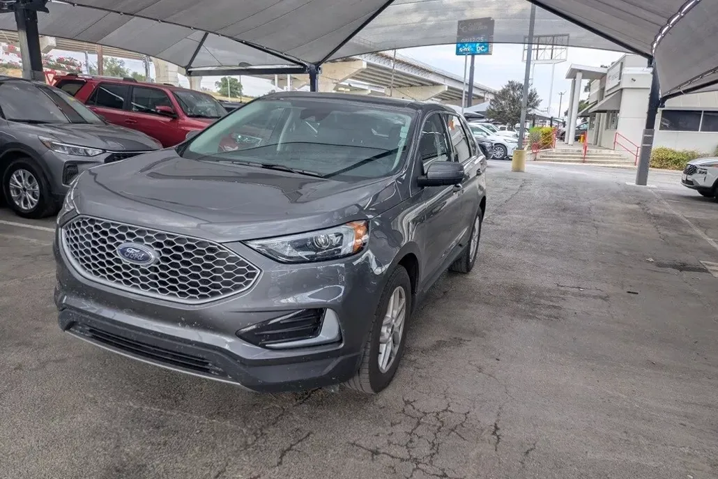 2024 Ford Edge SEL photo 1