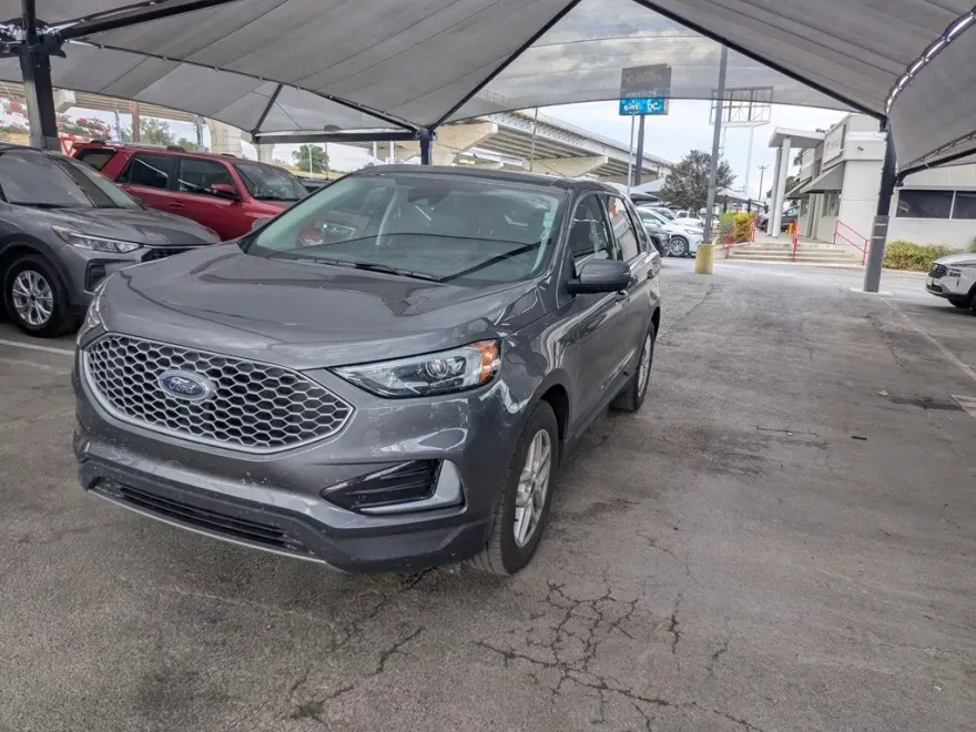 2024 Ford Edge SEL photo 1