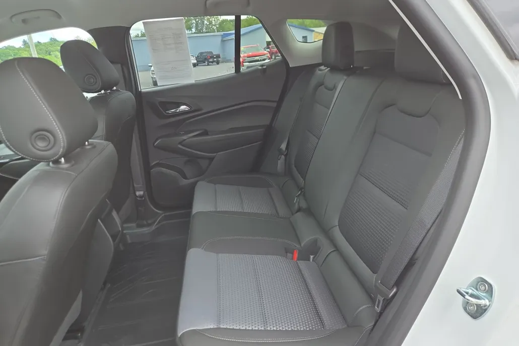 2024 Chevrolet Trax LT photo 1
