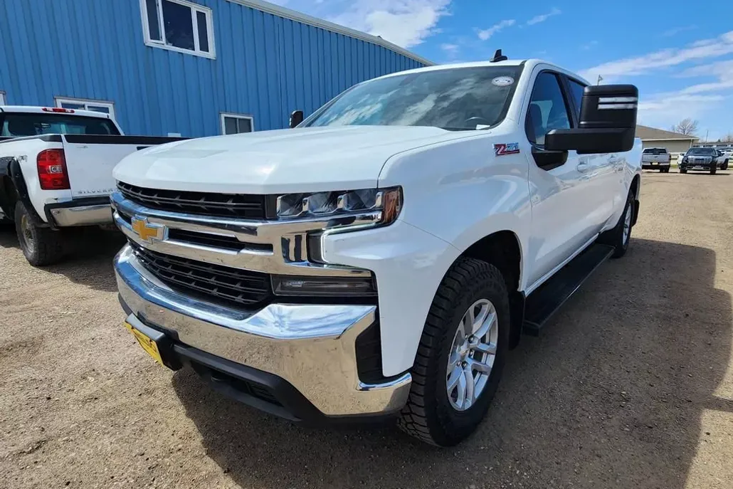 2021 Chevrolet Silverado 1500 LT photo 1