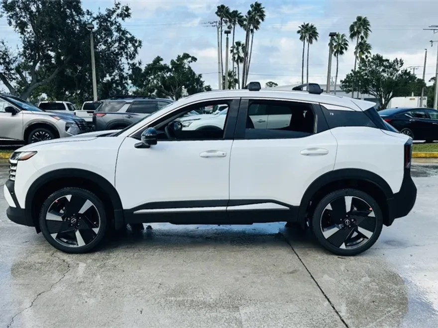 2026 Nissan Kicks SR photo 1