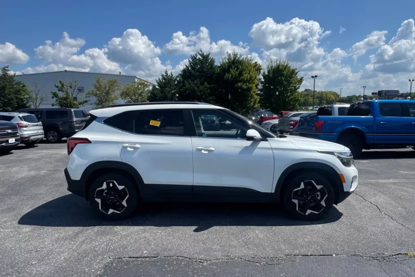 2024 Kia Seltos EX photo 1