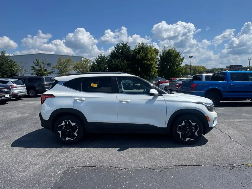 2024 Kia Seltos EX photo 1