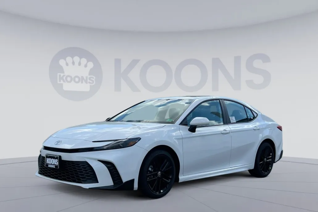 2026 Toyota Camry SE photo 1
