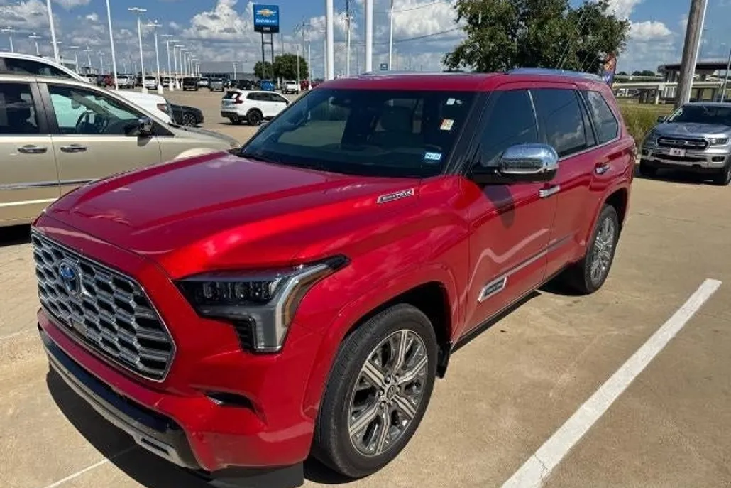 2023 Toyota Sequoia Capstone photo 1
