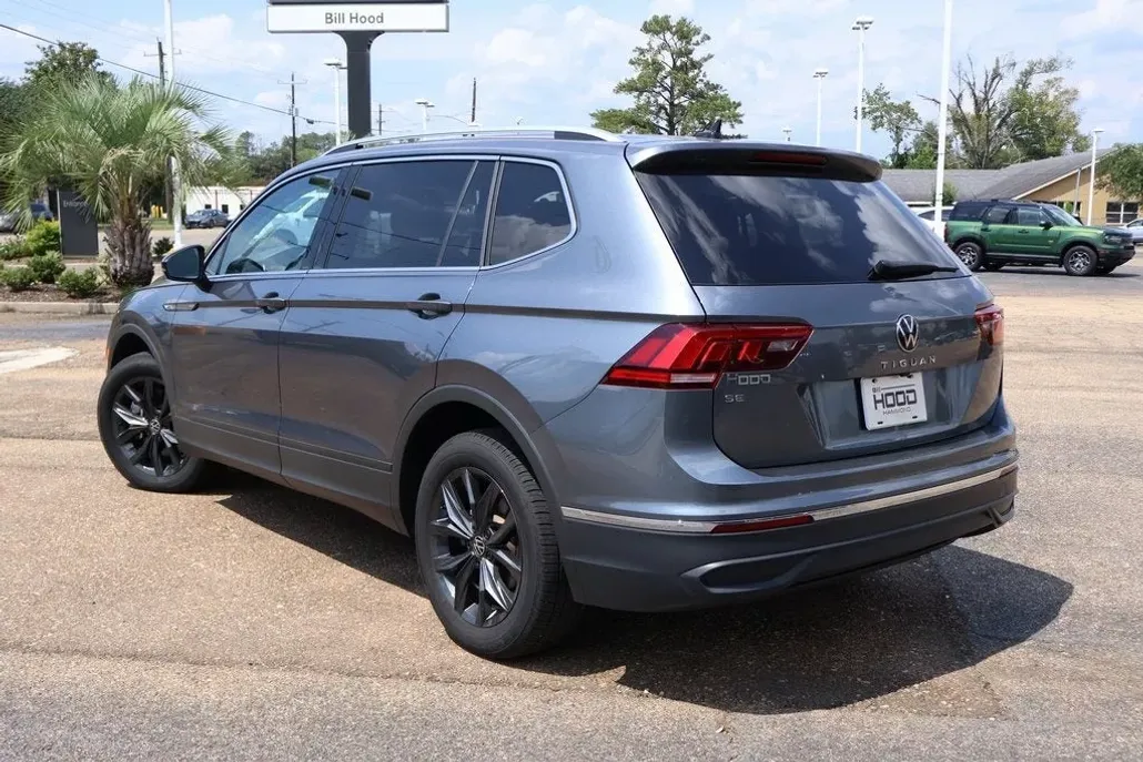2024 Volkswagen Tiguan SE Wolfsburg Edition photo 1