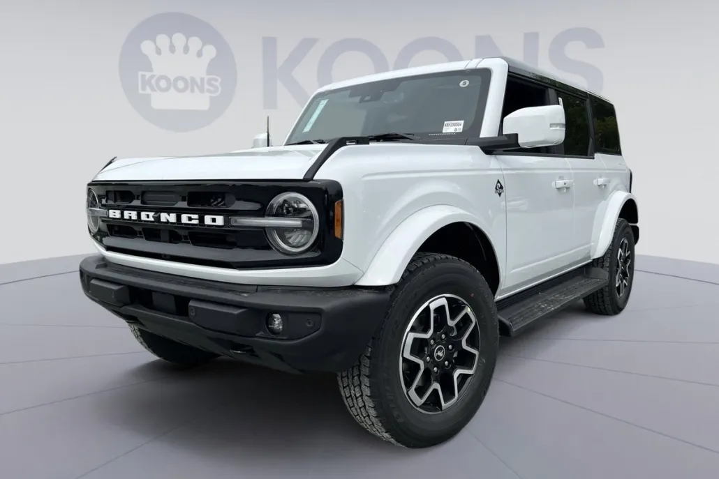 2025 Ford Bronco Outer Banks photo 1