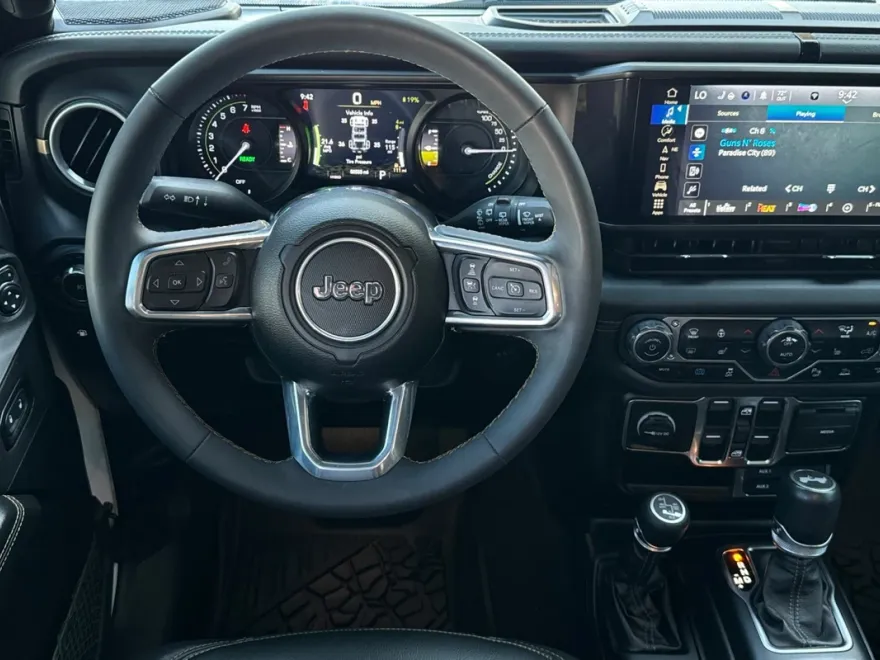 2024 Jeep Wrangler Sahara 4xe photo 14