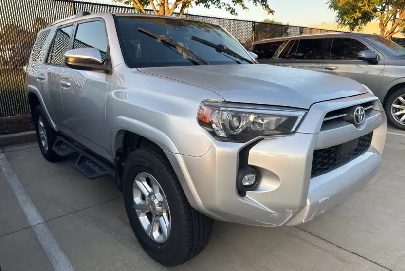 2021 Toyota 4Runner SR5 4WD photo 1