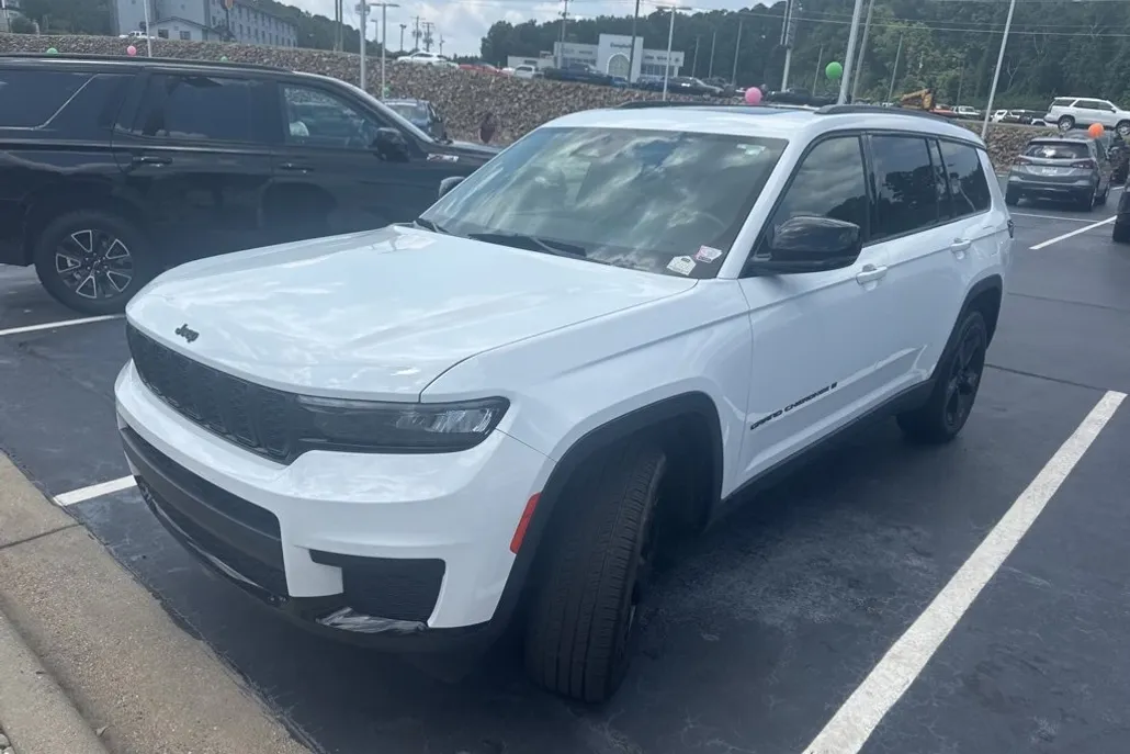 2021 Jeep Grand Cherokee Laredo photo 1