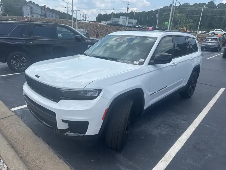 2021 Jeep Grand Cherokee Laredo photo 1