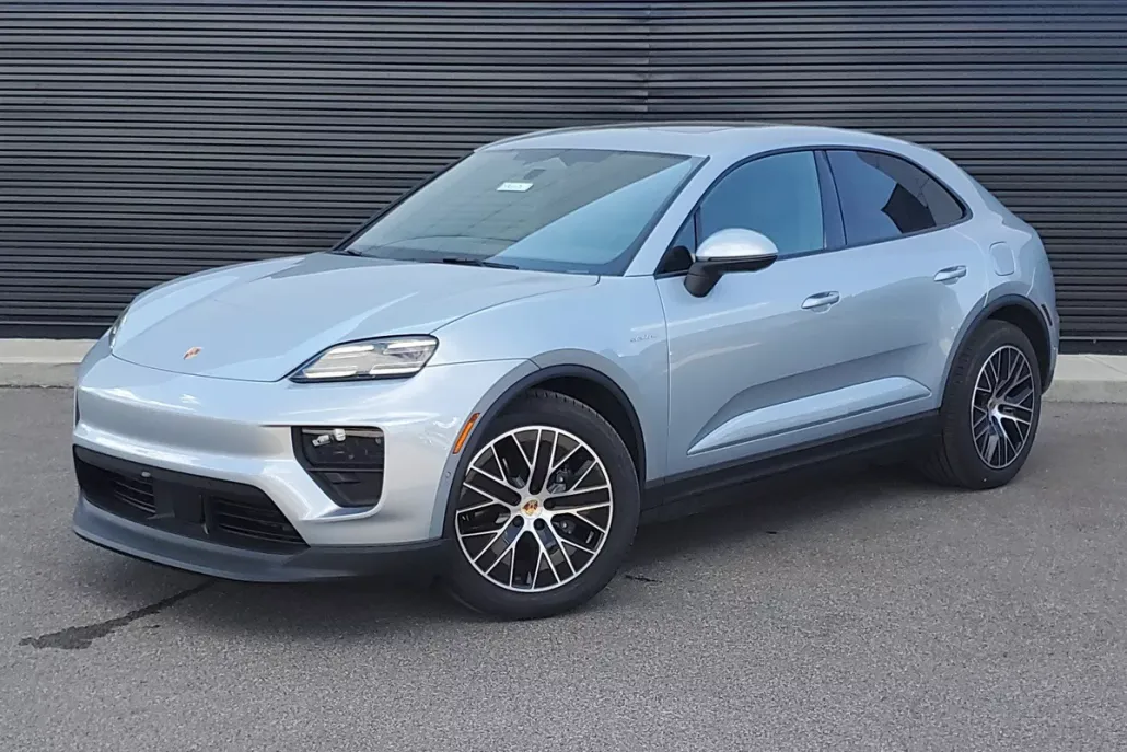 2025 Porsche Macan Electric photo 1