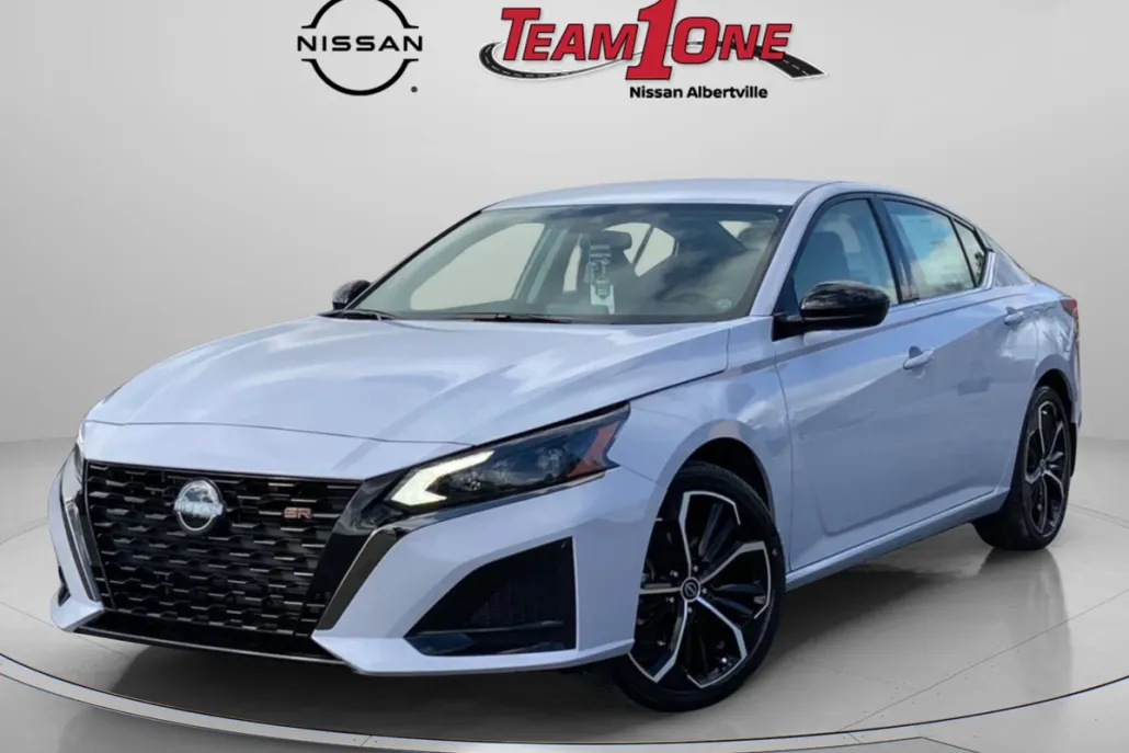 2025 Nissan Altima SR photo 1