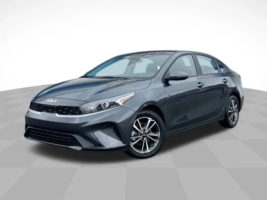 2023 Kia Forte LXS photo 1
