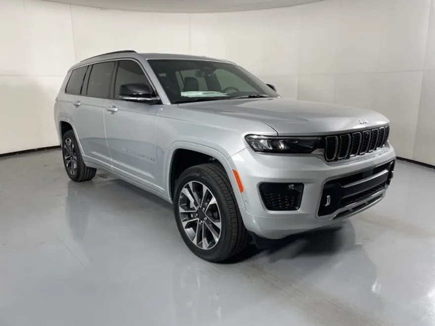 2025 Jeep Grand Cherokee Overland photo 1